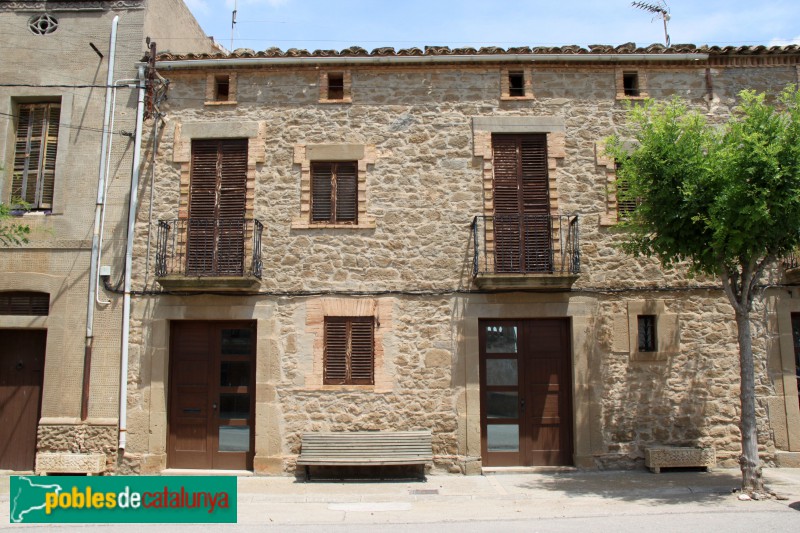 Tàrrega - Grup de cases unifamiliars (Santa Maria de Montmagastrell)