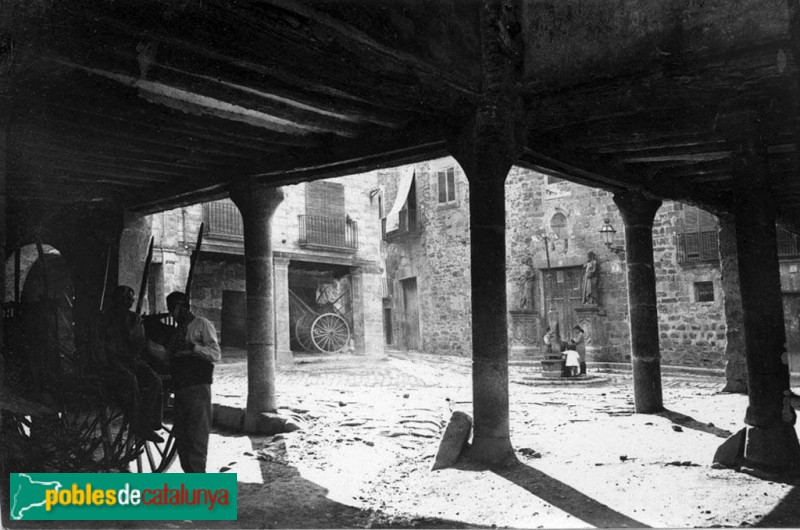 Tàrrega - Plaça de Sant Antoni (Foto: autor desconegut. Arxiu Fotogràfic Centre Excursionista de Catalunya, inicis segle XX) Tàrrega - Plaça de Sant Antoni
