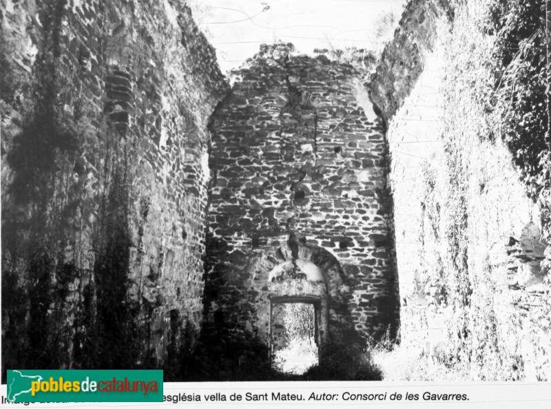 Vall-llobrega - Sant Mateu Vell (Foto: cartell in situ) Vall-llobrega - Sant Mateu Vell
