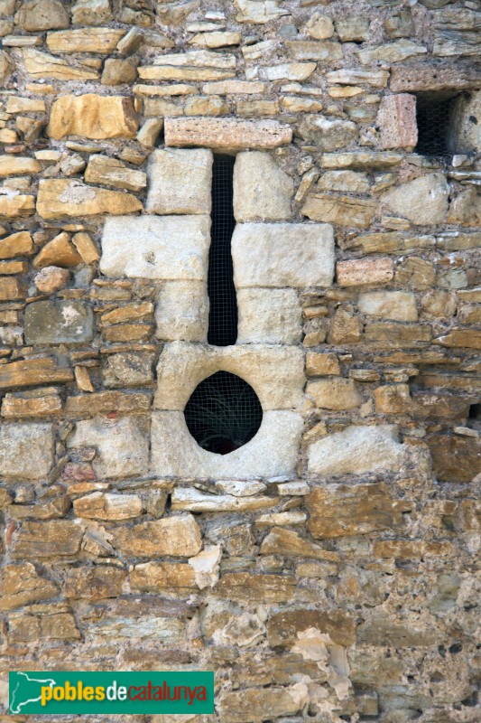 Palau-sator - Detall d'una torre la muralla (Foto: Albert Esteves, 2018) Palau-sator - Detall d'una torre la muralla