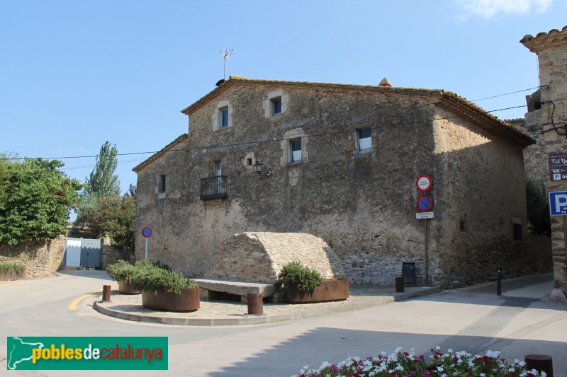 Palau-sator - Casa amb espitlleres (Sant Feliu de Boada), façana posterior