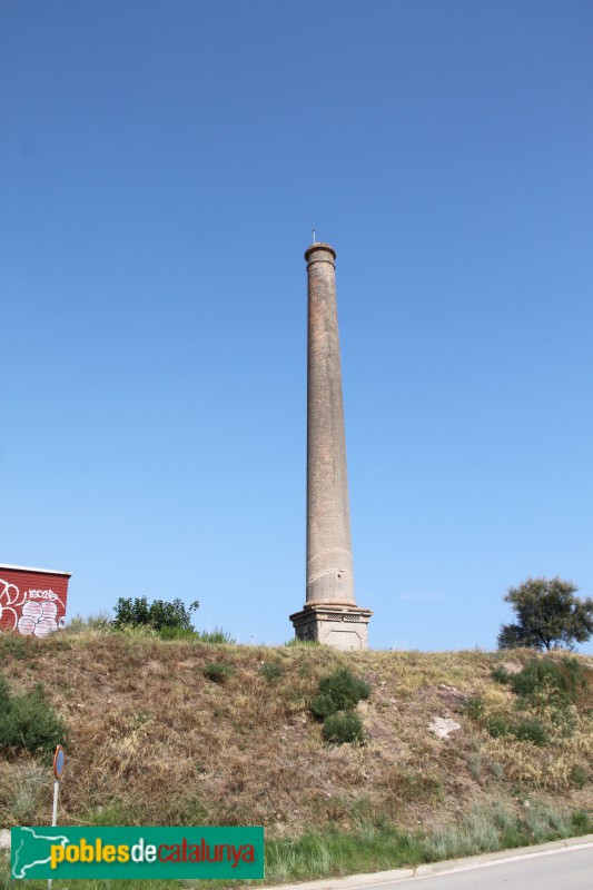 Montgat - Xemeneia de l'antiga fàbrica ERT