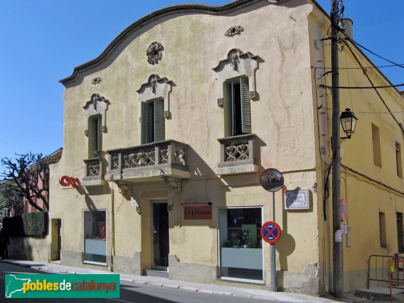 Tiana - Casa del carrer Isaac Albèniz, 23