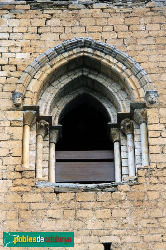 Vilac - Església de Sant Feliu, finestra del campanar