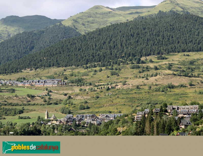 Vilac - Panoràmica de la vall, amb el poble en primer terme