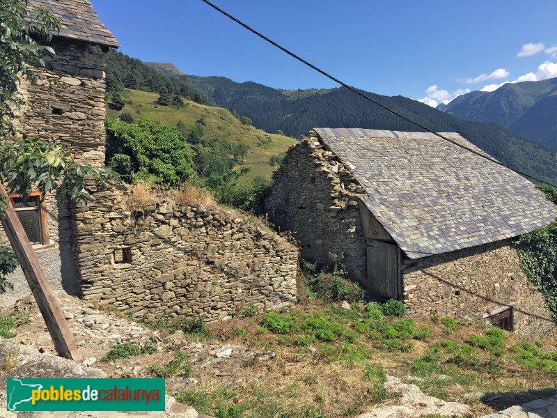 Montcorbau - Una casa del poble