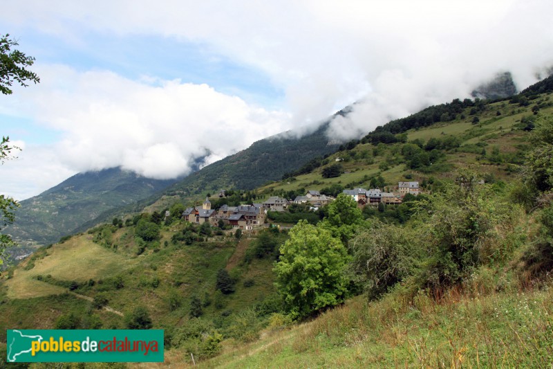 Montcorbau - Panoràmica del poble (Foto: Albert Esteves, 2018) Montcorbau - Panoràmica del poble