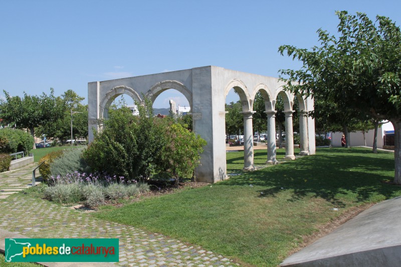 Palamós - Restes del Convent de Sant Agustí: arcs del claustre