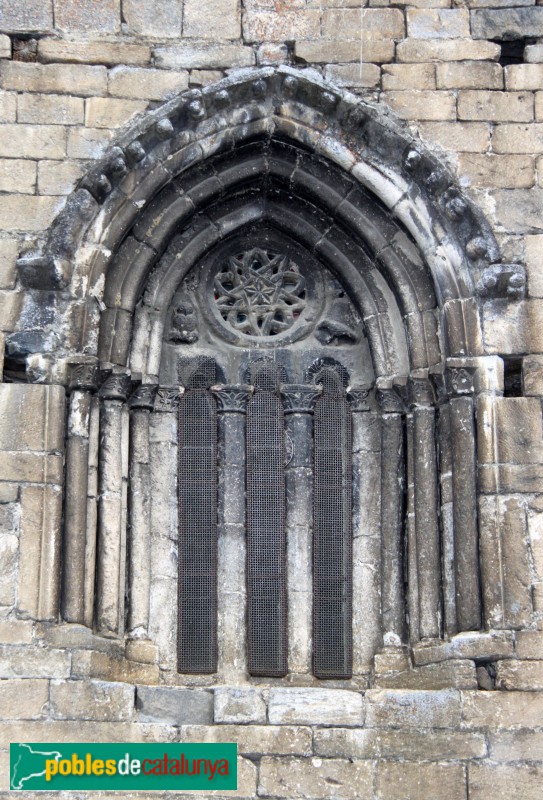 Betren - Església de Sant Esteve, finestra del frontis (Foto: Albert Esteves, 2018) Betren - Església de Sant Esteve, finestra del frontis