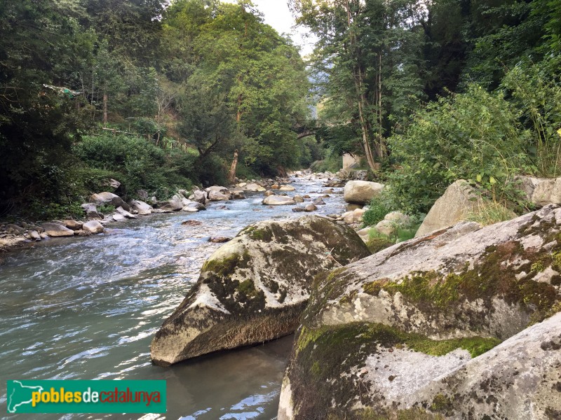 Betren - La Garona amb el pont de Betren al fons