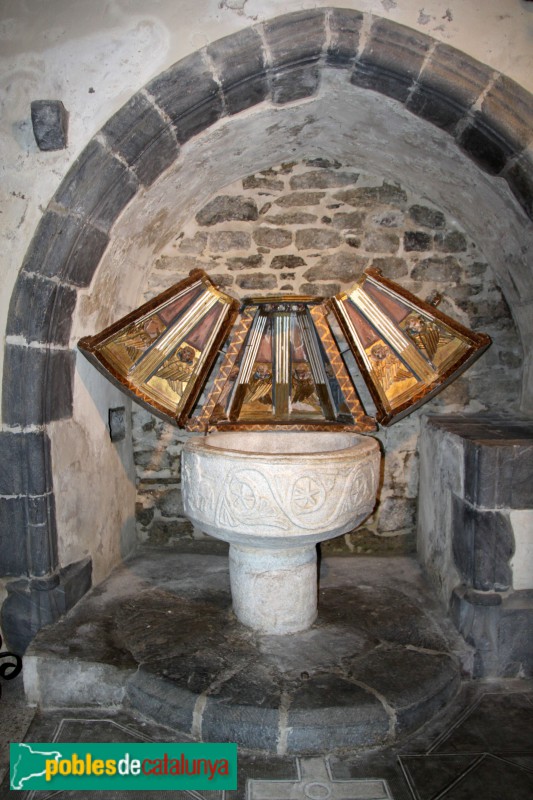 Gausac - Pica baptismal romànica