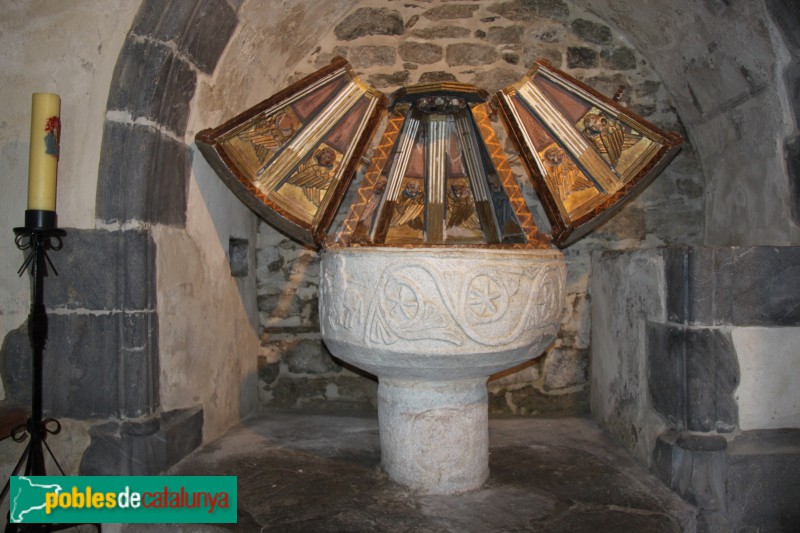 Gausac - Pica baptismal romànica