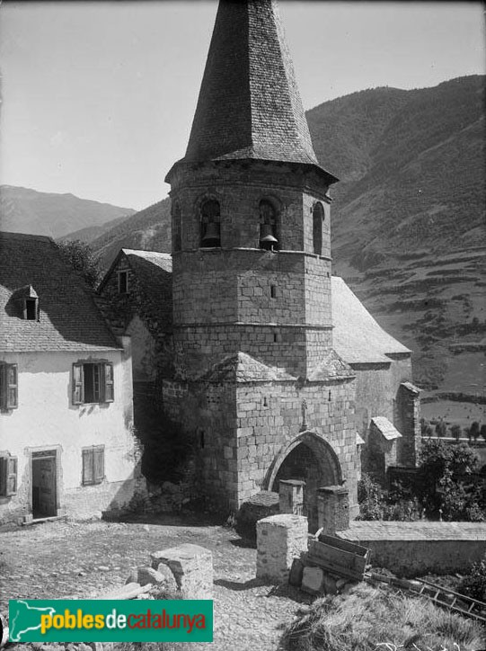 Gausac - Església de Sant Martí (Foto: Juli Soler Santaló -Arxiu Fotogràfic Centre Excursionista de Catalunya, 1907) Gausac - Església de Sant Martí