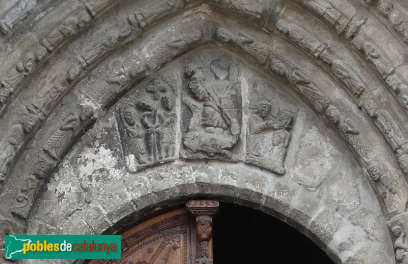 Vielha - Església de Sant Miquel, portada (timpà) (Foto: Albert Esteves, 2018) Vielha - Església de Sant Miquel, portada (timpà)
