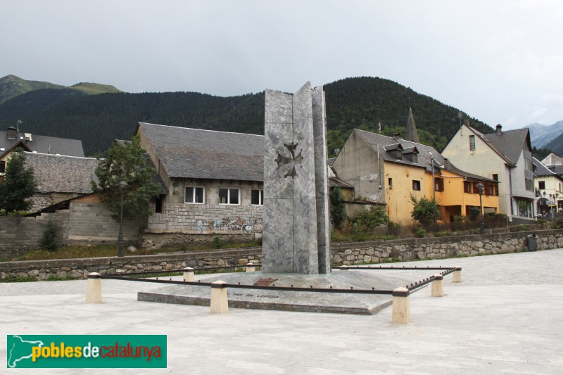 Vielha - Escultura d'Homenatge a la Llengua i Cultura Aranesa