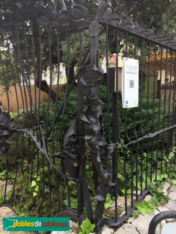 Sant Joan Despí - Torre de la Creu, barana (Foto: Albert Esteves, 2018) Sant Joan Despí - Torre de la Creu, barana