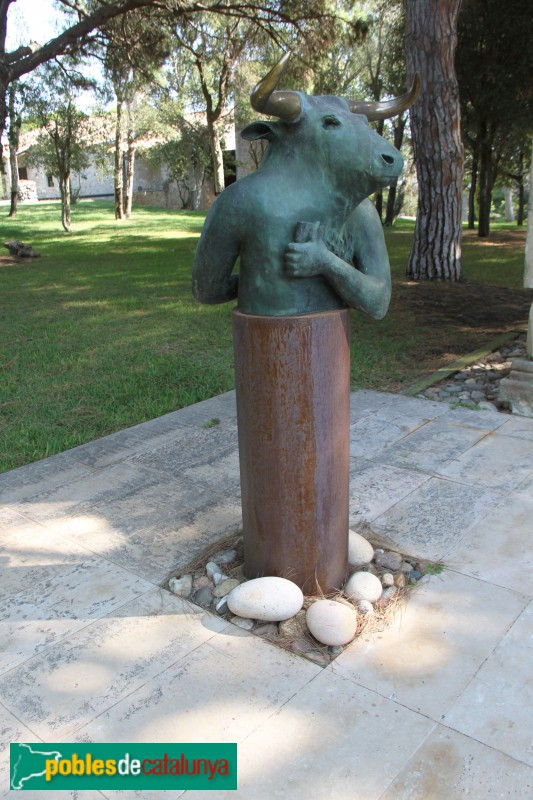 Palamós - Mas Brugarol (Mas del Vent), escultura de X. Medina Campeny