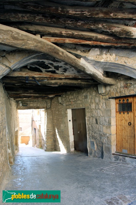 Guimerà - Pas cobert del carrer de la Cendra (Foto: Albert Esteves, 2018) Guimerà - Pas cobert del carrer de la Cendra