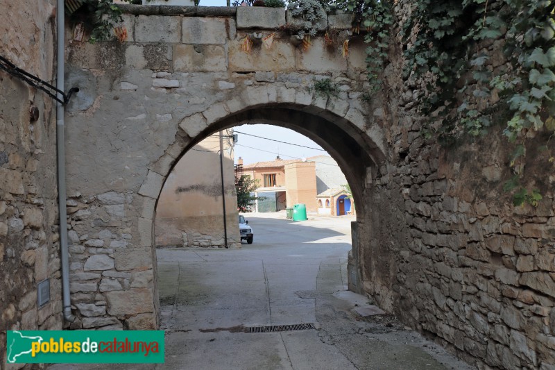 Sant Martí de Riucorb - Portal de Cal Bergadà (Llorenç de Rocafort) (Foto: Albert Esteves, 2018) Sant Martí de Riucorb - Portal de Cal Bergadà (Llorenç de Rocafort)