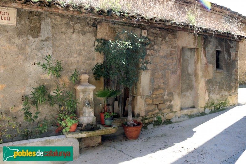 Els Omells de Na Gaia - Casa amb font adossada (Foto: Albert Esteves, 2018) Els Omells de Na Gaia - Casa amb font adossada