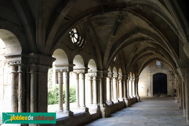 Vallbona de les Monges - Claustre del monestir. Galeria est (Foto: Albert Esteves, 2018) Vallbona de les Monges - Claustre del monestir. Galeria est