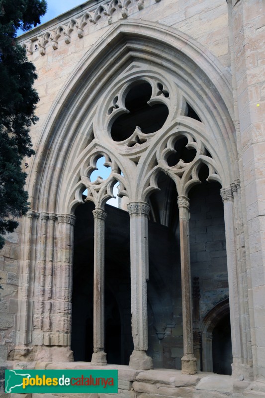 Vallbona de les Monges - Claustre del monestir. Galeria nord (Foto: Albert Esteves, 2018) Vallbona de les Monges - Claustre del monestir. Galeria nord