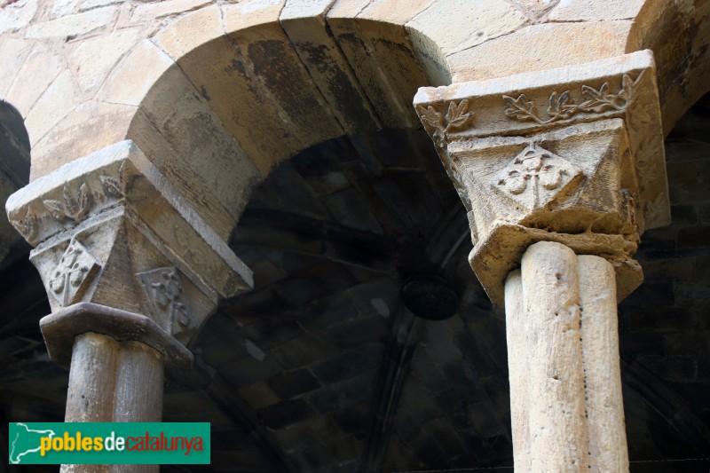 Vallbona de les Monges - Claustre del monestir. Galeria oest (Foto: Albert Esteves, 2018) Vallbona de les Monges - Claustre del monestir. Galeria oest