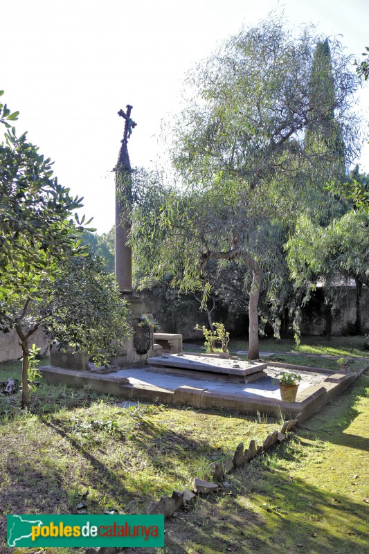 Esplugues de Llobregat - Panteó Garí Arana (Foto: Albert Esteves, 2018) Esplugues de Llobregat - Panteó Garí Arana