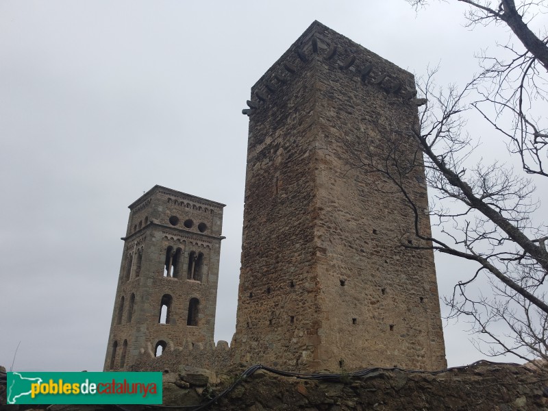 Port de la Selva - Sant Pere de Rodes, torre d'Homentage i campanar (Foto: Humberto Vila, 2018) Port de la Selva - Sant Pere de Rodes, torre d'Homentage i campanar