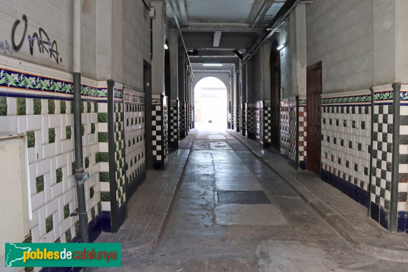 Barcelona - Viladomat, 158-160 (Foto: Albert Esteves, 2019) Barcelona - Viladomat, 158-160