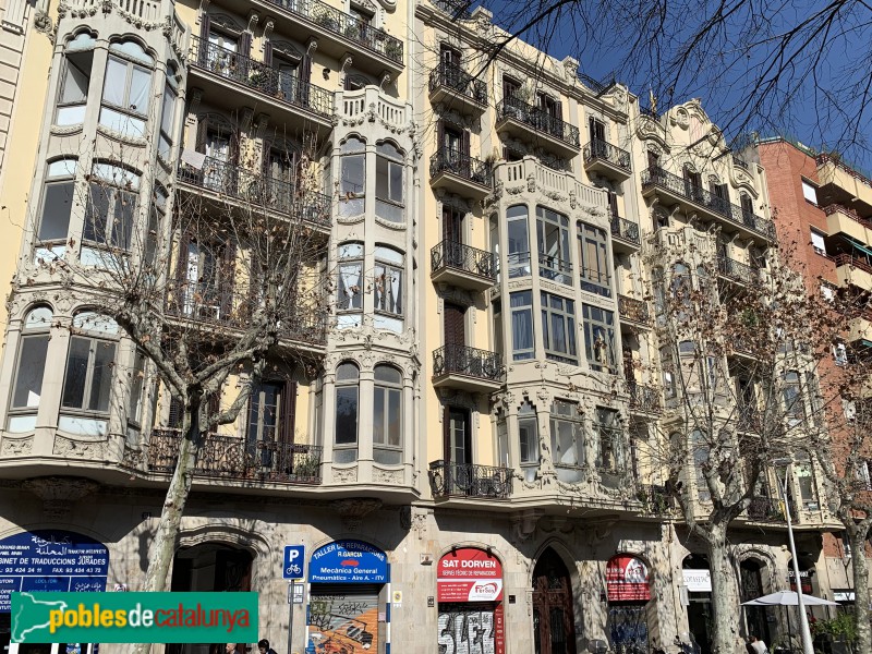 Barcelona - Cases Julià (Diputació 51-53-55) (Foto: Albert Esteves, 2019) Barcelona - Cases Julià (Diputació 51-53-55)