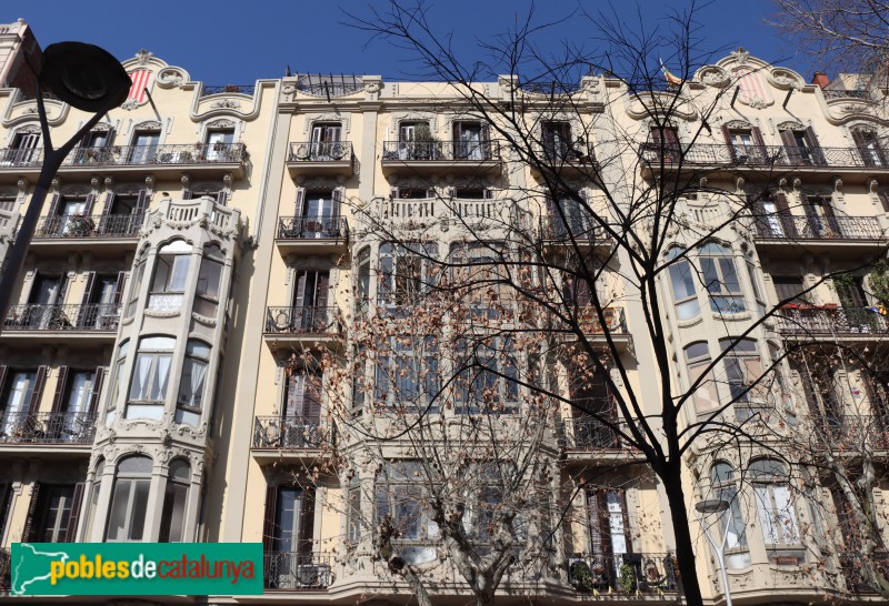 Barcelona - Cases Julià (Diputació 51-53-55) (Foto: Albert Esteves, 2019) Barcelona - Cases Julià (Diputació 51-53-55)