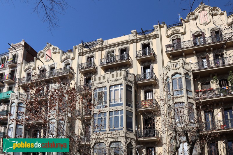 Barcelona - Cases Julià (Diputació 51-53-55) (Foto: Albert Esteves, 2019) Barcelona - Cases Julià (Diputació 51-53-55)