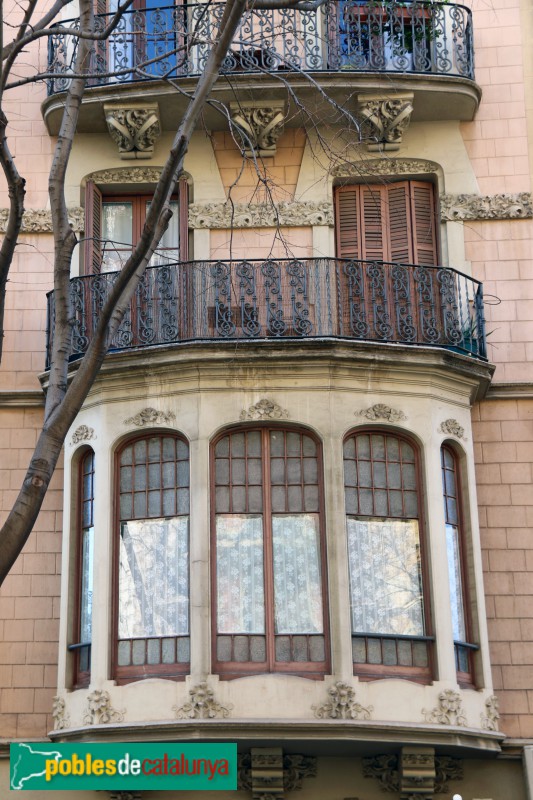 Barcelona - Casa Agnés Ayné (Borrell, 145) (Foto: Albert Esteves, 2019) Barcelona - Casa Agnés Ayné (Borrell, 145)