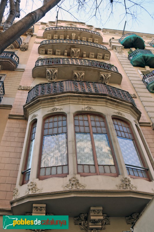 Barcelona - Casa Agnés Ayné (Borrell, 145) (Foto: Albert Esteves, 2019) Barcelona - Casa Agnés Ayné (Borrell, 145)