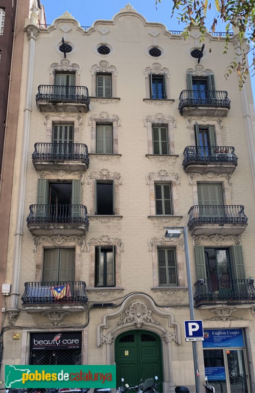 Barcelona - Casa Josep Lledó (Clot, 36-38) (Foto: Albert Esteves, 2019) Barcelona - Casa Josep Lledó (Clot, 36-38)