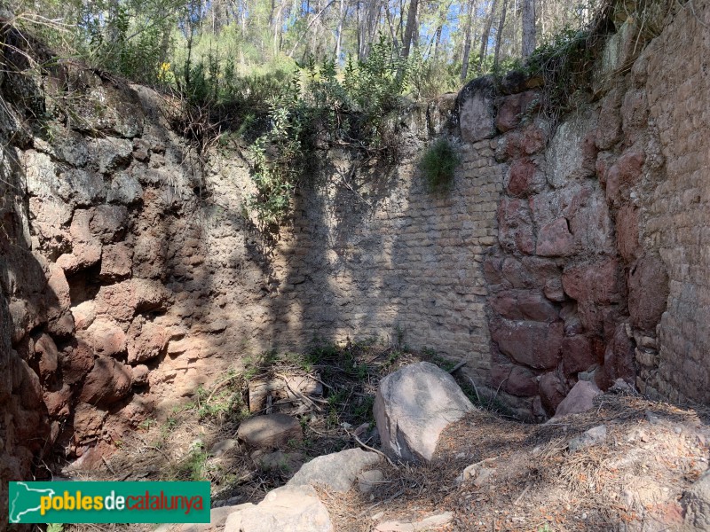 Corbera de Llobregat - Forn de guix (Foto: Albert Esteves, 2019) Corbera de Llobregat - Forn de guix