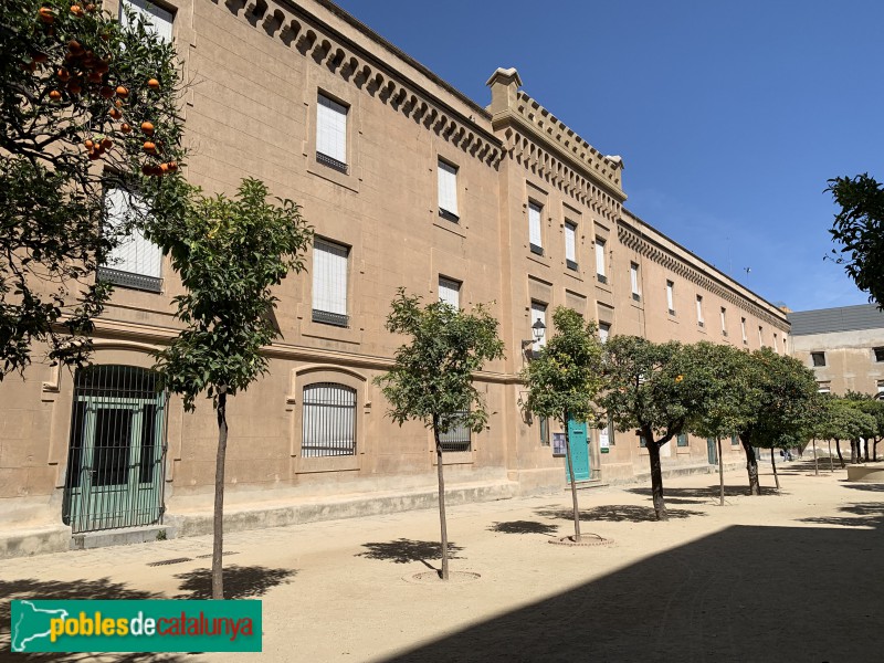 Barcelona - Casa de la Misericòrdia, façana del pati interior