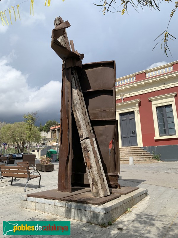 Molins de Rei - Escultura Des de l'Estació