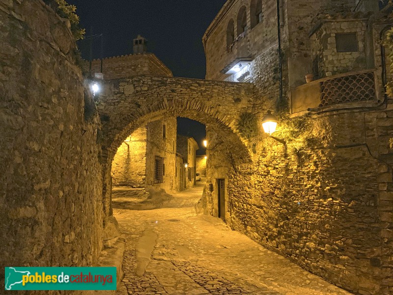 Peratallada, de nit (Foto: Albert Esteves, 2019) Peratallada, de nit
