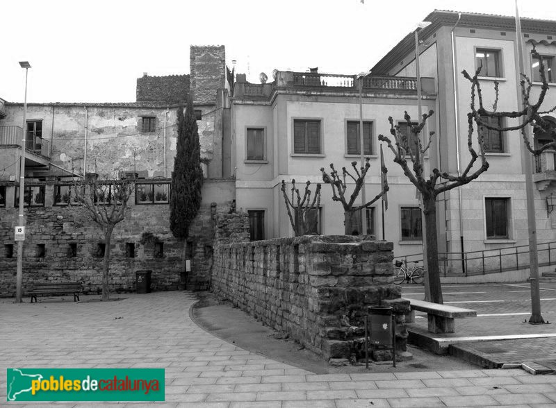 La Bisbal d'Empordà - Muralla exterior del castell, quan formava part de la Rectoria