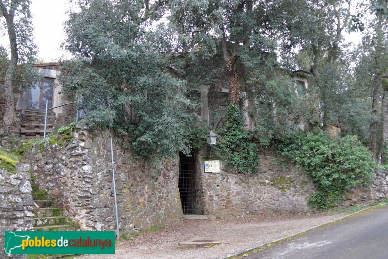 La Bisbal d'Empordà - Pou de glaç del Comú