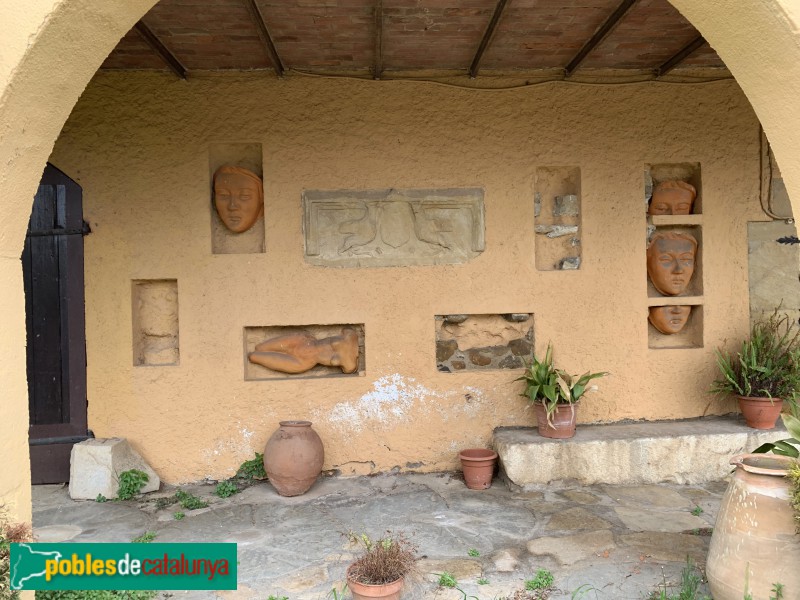 La Bisbal d'Empordà - Molí de la Torre, escultures de Joan Abras (Foto: Albert Esteves, 2019) La Bisbal d'Empordà - Molí de la Torre, escultures de Joan Abras
