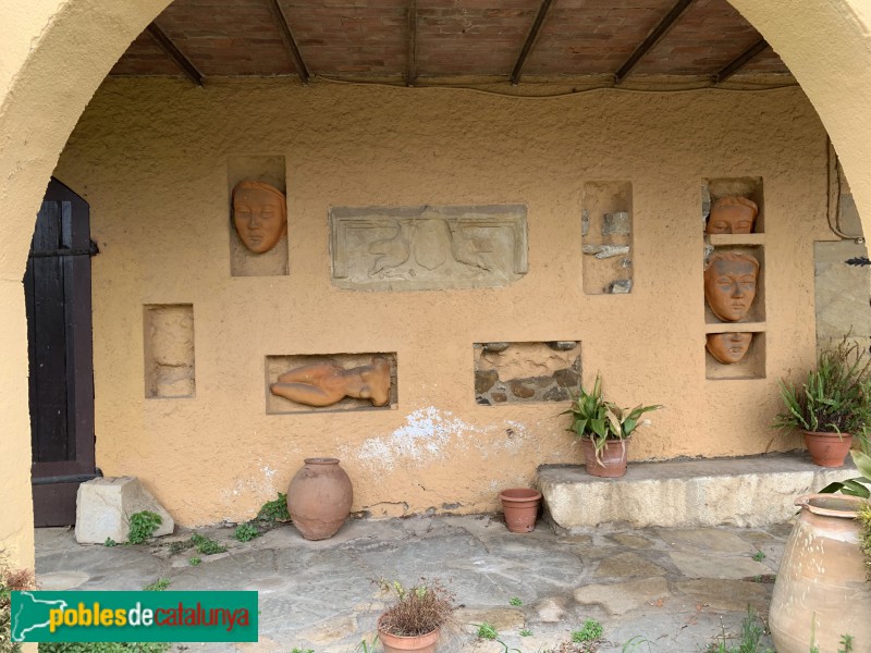 La Bisbal d'Empordà - Molí de la Torre, escultures de Joan Abras