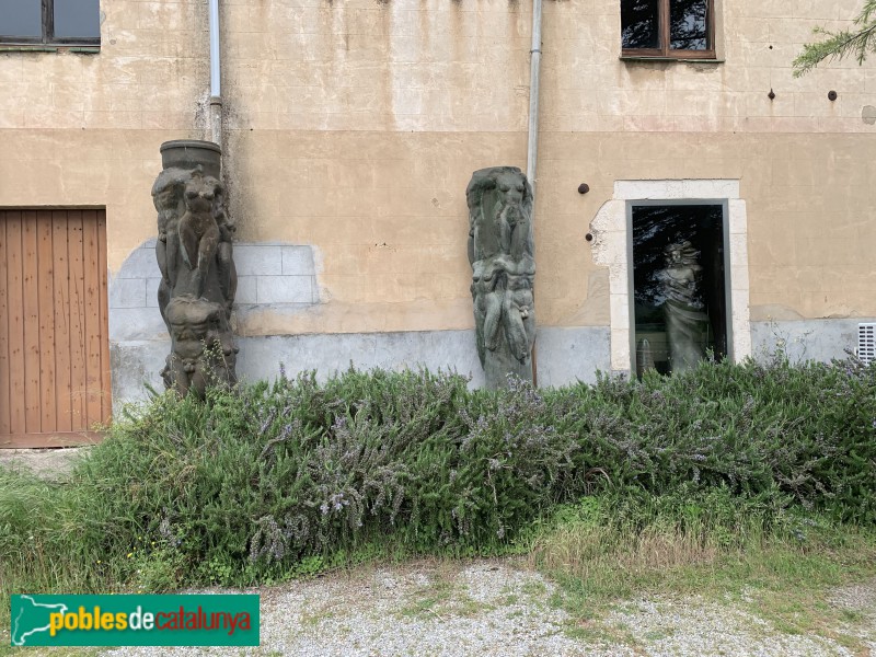 La Bisbal d'Empordà - Molí de la Torre, escultures de Joan Abras