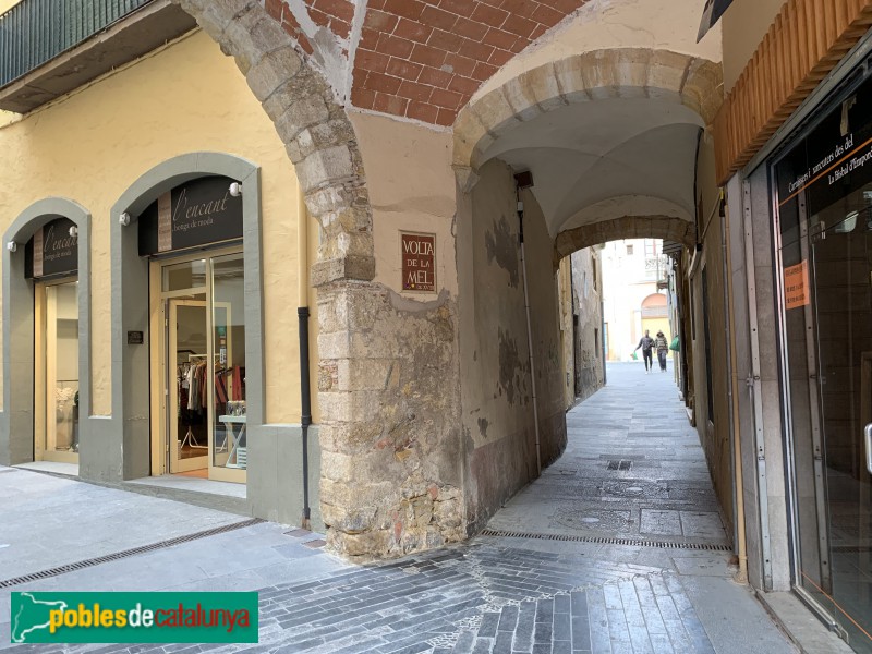 La Bisbal d'Empordà - Volta de la Mel (Foto: Albert Esteves, 2019) La Bisbal d'Empordà - Volta de la Mel