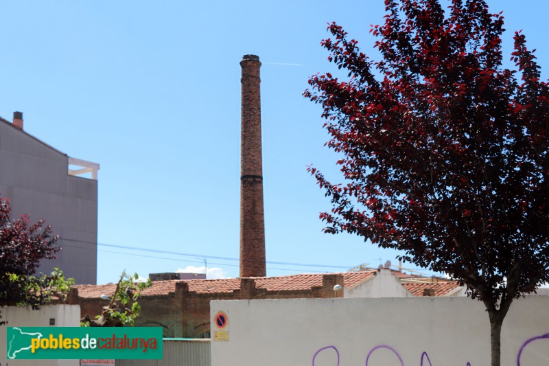 Olesa de Montserrat - Xemeneia de Cal Montané (Foto: Albert Esteves, 2019) Olesa de Montserrat - Xemeneia de Cal Montané