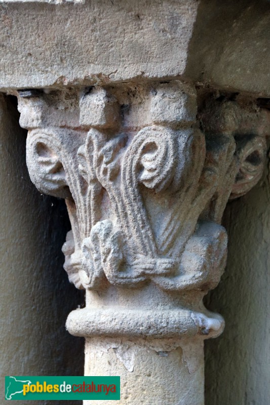 Museu de l'Enrajolada - Capitell del portal del claustre de Sant Pere de les Puelles, Barcelona