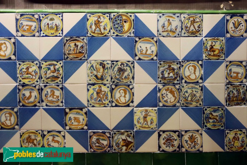 Museu de l'Enrajolada - Arrambadors de rajoles de Triana combinades amb rajoles de la vela (segle XVIII)