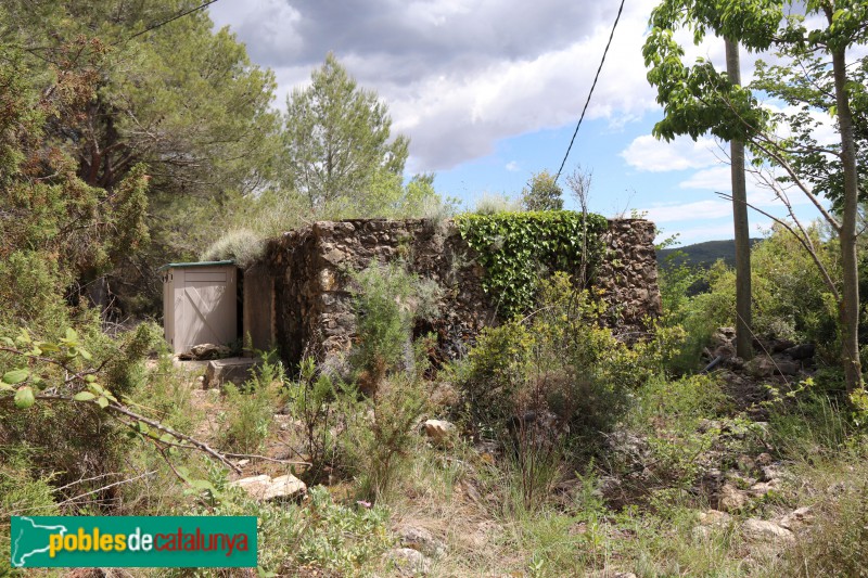 Aiguamúrcia - Restes al costat de la torre Guinovarda